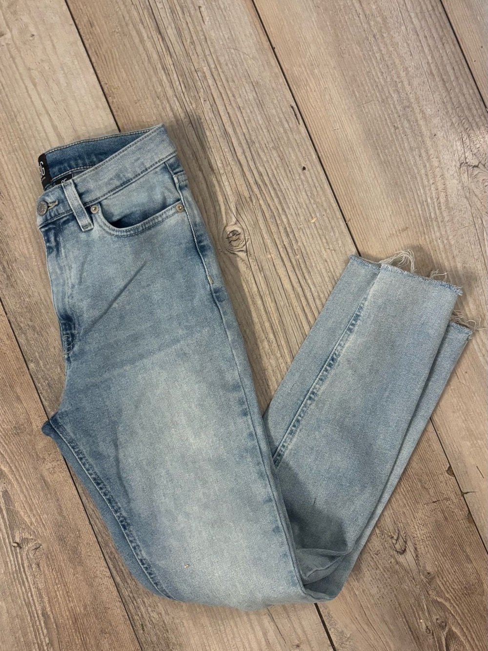 BDG High Rise Girlfriend Light Wash Raw Hem Skinny Jeans Size 25